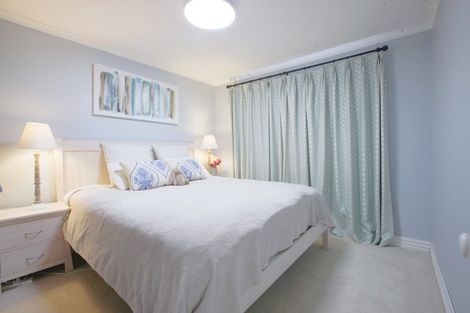 Photo of property in 2 Taroka Close, Pinehill, Auckland, 0632