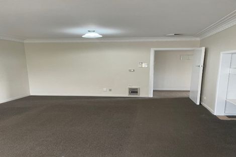 Photo of property in 10 Stephen Avenue, Henderson, Auckland, 0610