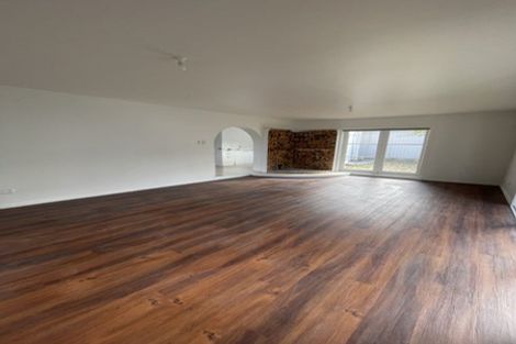 Photo of property in 20 Woodside Road, Massey, Auckland, 0614