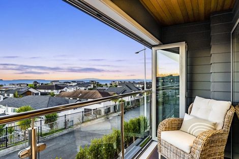 Photo of property in 33 Te Oneroa Way, Long Bay, Auckland, 0630