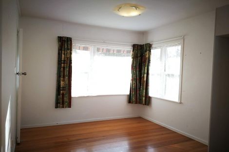 Photo of property in 100 Gossamer Drive, Pakuranga Heights, Auckland, 2010