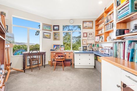 Photo of property in 11c Saint Johns Way, Normandale, Lower Hutt, 5010