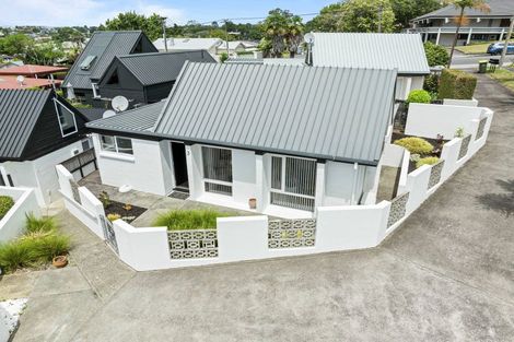 Photo of property in 3/20 Selwyn Road, Cockle Bay, Auckland, 2014