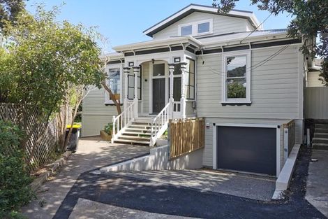 Photo of property in 76 Roxburgh Street, Mount Victoria, Wellington, 6011