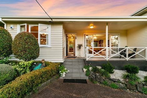 Photo of property in 63 Forrest Hill Road, Milford, Auckland, 0620