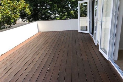 Photo of property in 82 Exmouth Road, Northcote, Auckland, 0627