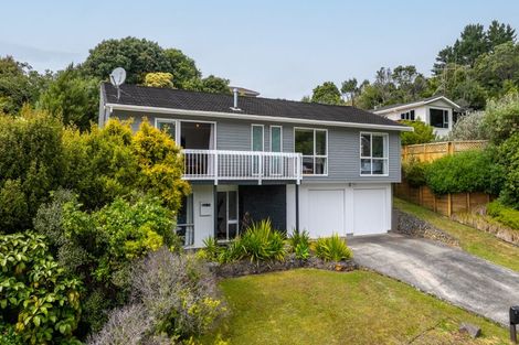 Photo of property in 18 Greyfriars Crescent, Tawa, Wellington, 5028