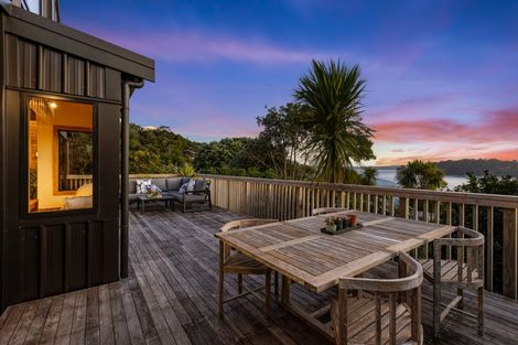 Photo of property in 4 Hillside Crescent, Leigh, 0985