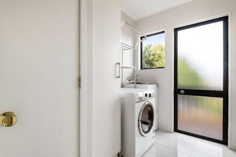 Photo of property in 4/10 Heathglen Place, Bayview, Auckland, 0629