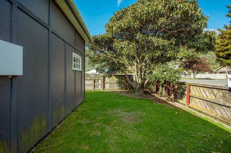 Photo of property in 73 Broadway, Picton, 7220