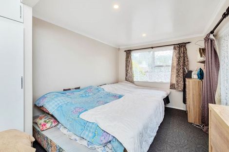 Photo of property in 24 Finlow Drive, Te Atatu South, Auckland, 0610