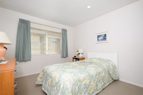 Photo of property in 16 Chalmers Close, Orewa, 0931