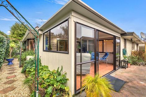 Photo of property in 3 Caroline Crescent, Highbury, Palmerston North, 4412