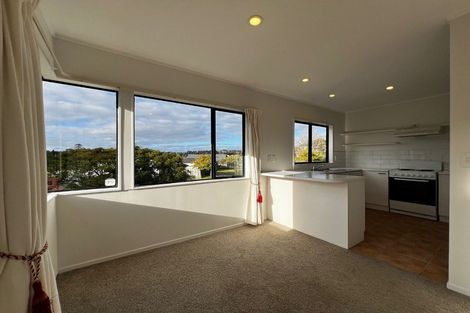 Photo of property in 1a Romulus Place, Totara Vale, Auckland, 0629