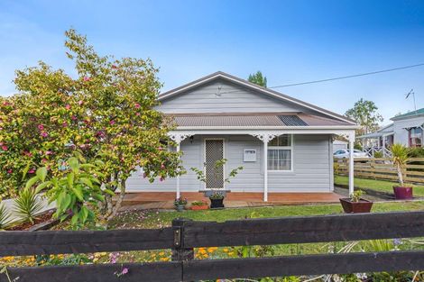 Photo of property in 8 Paraekaretu Street, Hunterville, 4730