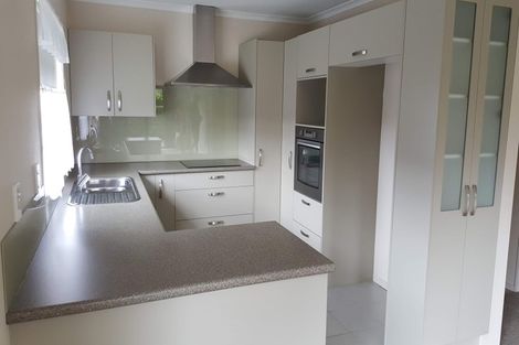 Photo of property in Waimanu Bay Village, 17/1 Piriti Drive, Te Atatu Peninsula, Auckland, 0610