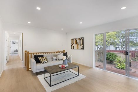 Photo of property in 15 Cunliffe Place, Glenfield, Auckland, 0629