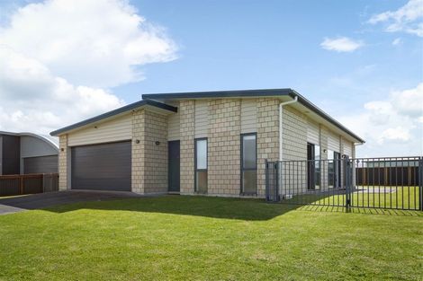 Photo of property in 16 Surfers Avenue, Waihi Beach, 3611
