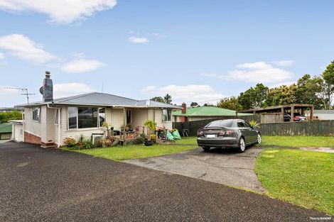 Photo of property in 37 Amberley Avenue, Te Atatu South, Auckland, 0610