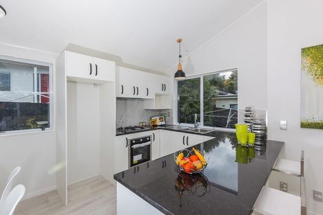 Photo of property in 2/21 Kitewao Street, Northcote, Auckland, 0627