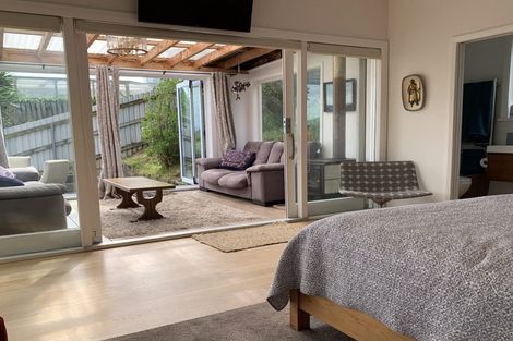 Photo of property in 25 Hungerford Road, Lyall Bay, Wellington, 6022