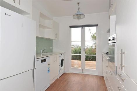 Photo of property in 5 Glendavar Street, Berhampore, Wellington, 6023