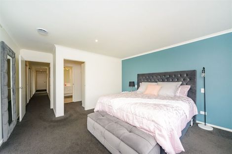 Photo of property in 27 Macdonald Heights, Feilding, 4702