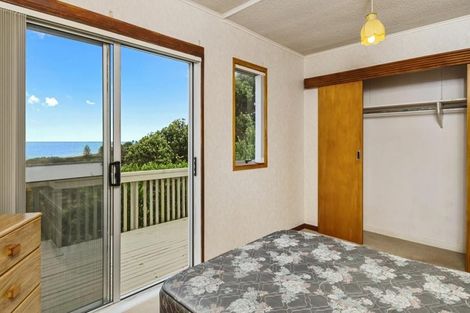 Photo of property in 25 Domain Crescent, Muriwai, Waimauku, 0881