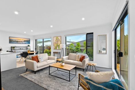 Photo of property in 8 Kuparu Lane, Red Beach, 0932