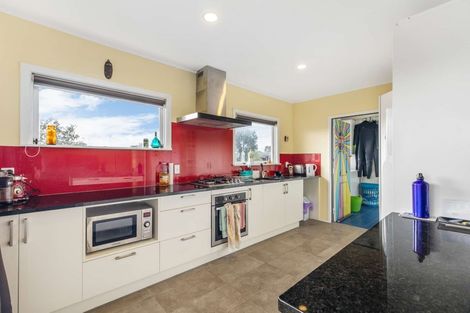Photo of property in 1/10 Bishop Street, Green Bay, Auckland, 0604