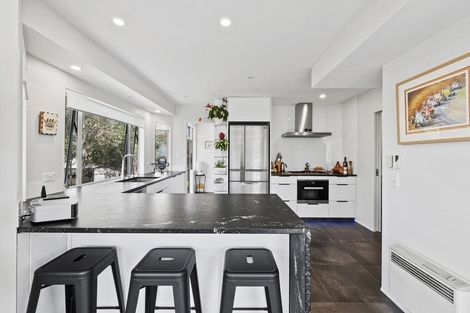 Photo of property in 5a Craig Road, Milford, Auckland, 0620