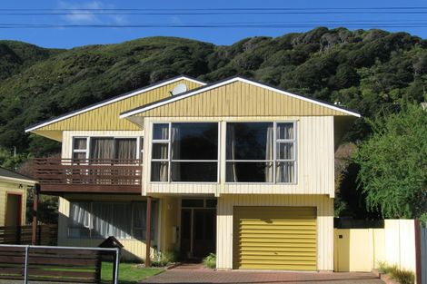 Photo of property in 399 Muritai Road, Eastbourne, Lower Hutt, 5013