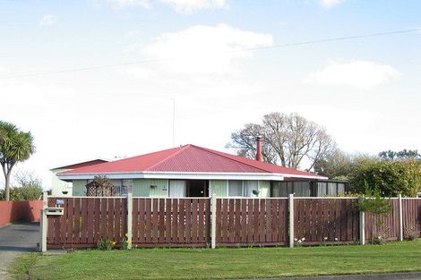 Photo of property in 8 Oaklea Avenue, Marton, 4710