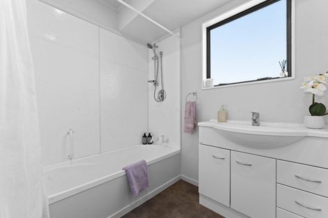 Photo of property in 74b Bradbury Road, Botany Downs, Auckland, 2010