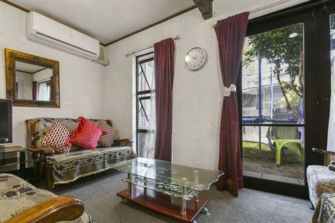 Photo of property in 2/104 Pakuranga Road, Pakuranga, Auckland, 2010