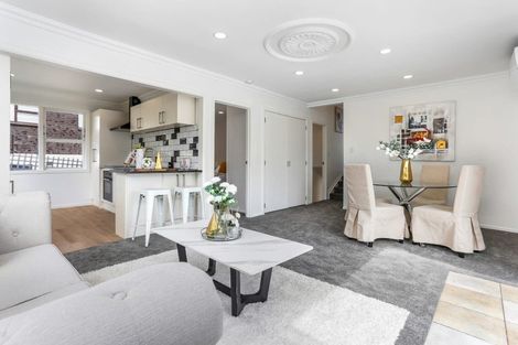 Photo of property in 2/4202a Great North Road, Glendene, Auckland, 0602