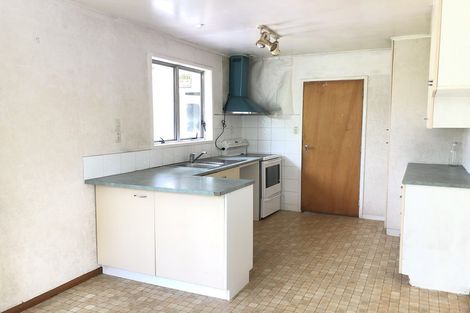 Photo of property in 3 Tahu Crescent, Sunnynook, Auckland, 0620