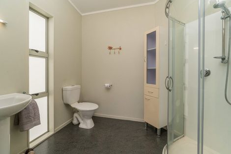 Photo of property in 7 Empressa Heights, Helensville, 0800