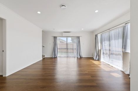 Photo of property in 27 Mt Lebanon Crescent, The Gardens, Auckland, 2105