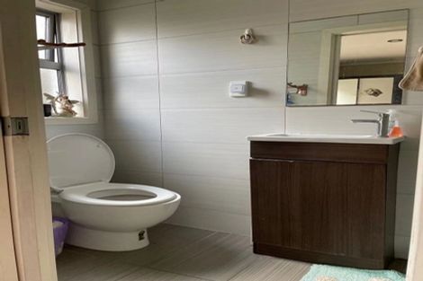 Photo of property in 4 Seaton Road, Murrays Bay, Auckland, 0630