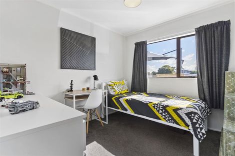 Photo of property in 1/8 Brookfield Road, Te Atatu Peninsula, Auckland, 0610