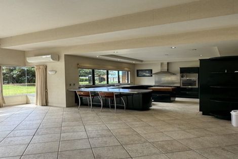 Photo of property in 115 Station Road, Kumeu, 0891