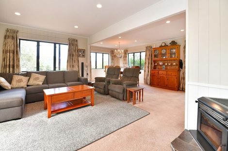 Photo of property in 2 Pineview Lane, Helensville, 0875