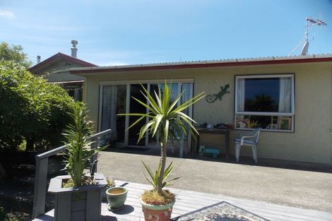 Photo of property in 13 Beach Street, Tangimoana, 4822