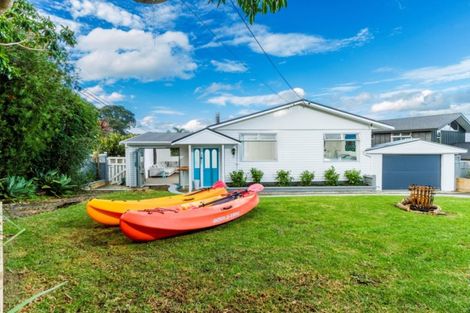 Photo of property in 1/2 Rock Isle Road, Torbay, Auckland, 0630