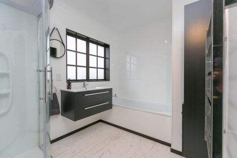 Photo of property in 6 Virginia Place, Whalers Gate, New Plymouth, 4310