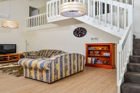 Photo of property in 2/23 Sunnynook Road, Forrest Hill, Auckland, 0620