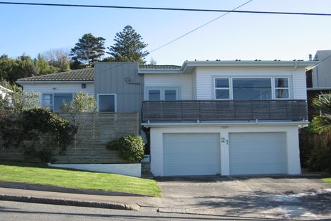 Photo of property in 21 Homewood Crescent, Karori, Wellington, 6012