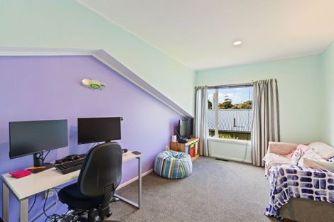 Photo of property in 12 Beaumont Crescent, Frankleigh Park, New Plymouth, 4310