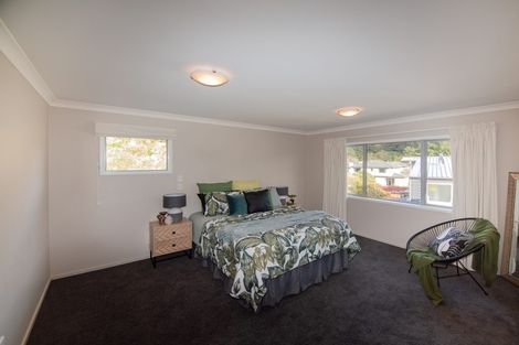 Photo of property in 8 Sedgley Grove, Churton Park, Wellington, 6037